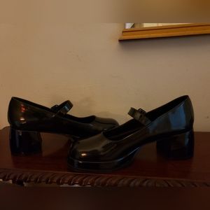 Steve Madden Mary Jane Shoes. Black Patent Leather, size 7